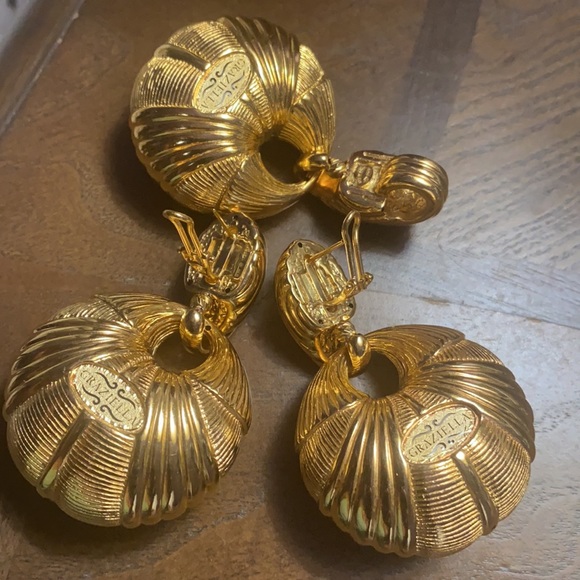 18-karat Gold Sets - Picture 2 of 3